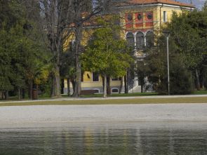 Il Villino visto dal lago