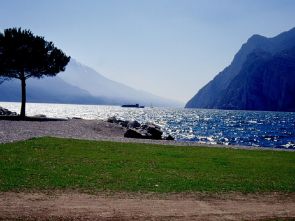 Vista dal lungolago